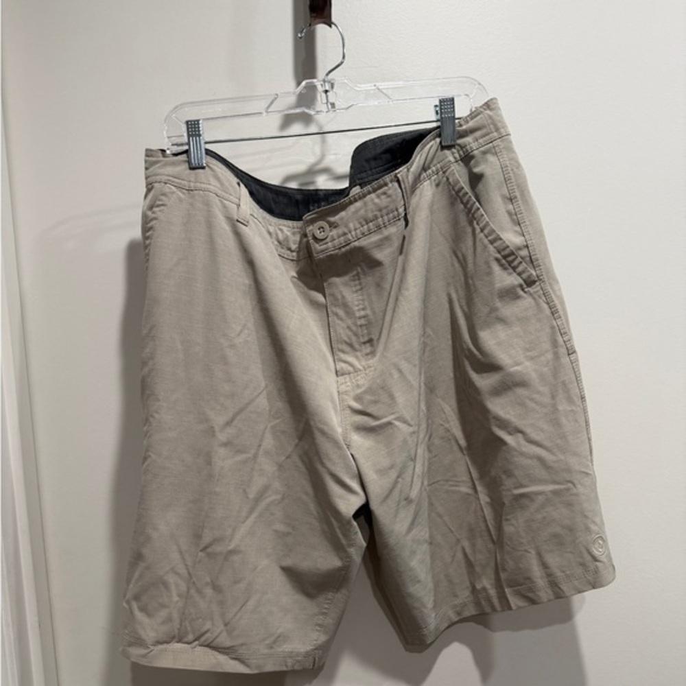 Classic Men's Beige Shorts. Gently Used